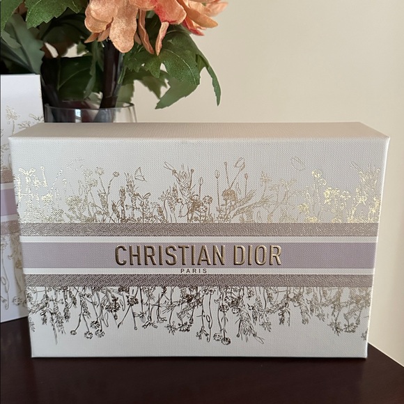New Limited Edition Dior gifting bundle large wallet box, gift bag with ribbon - Picture 3 of 12